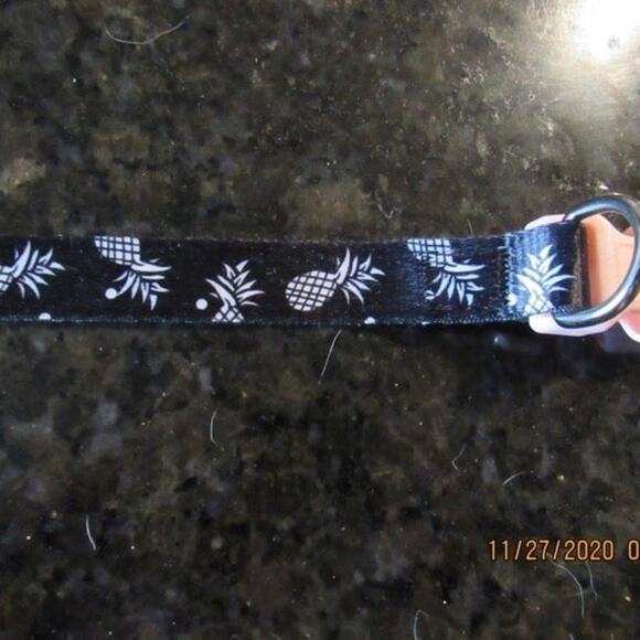 Black dog collar with pink pineapples​ - Picture 1 of 2